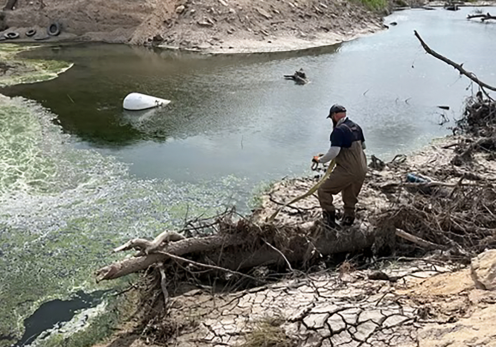 Ferrellgas employee-owners deliver meals to families impacted by the 2025 Texas floods.
